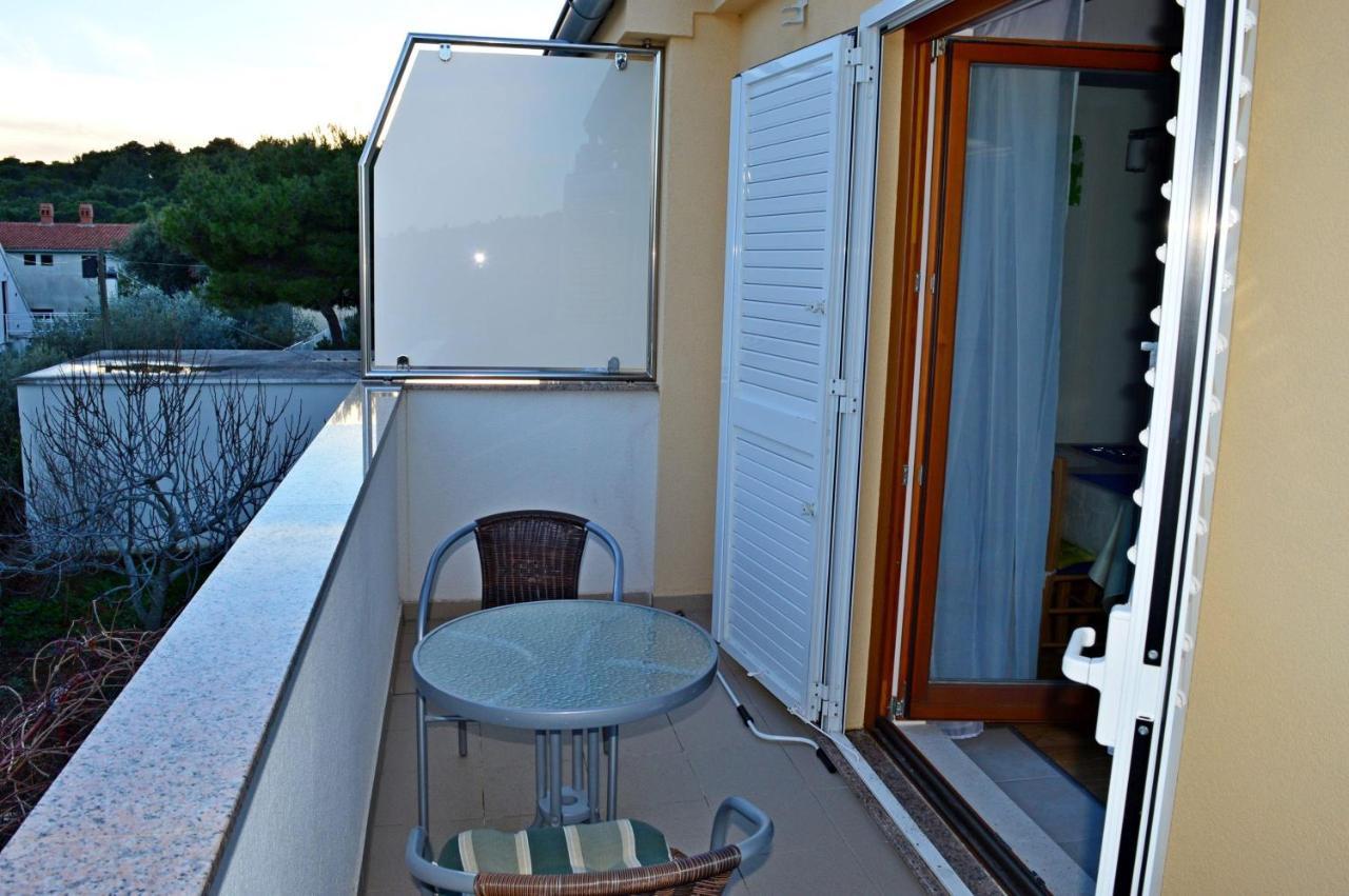 Apartments Vilim Tisno Exterior photo