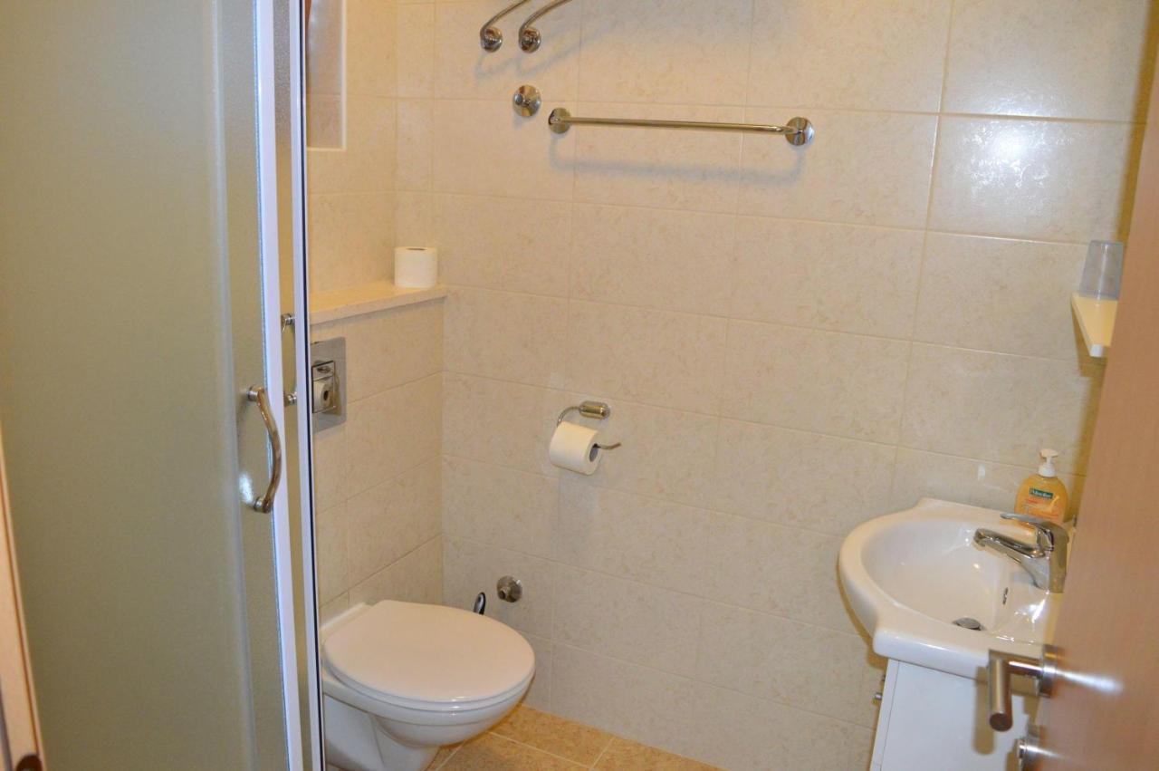 Apartments Vilim Tisno Exterior photo